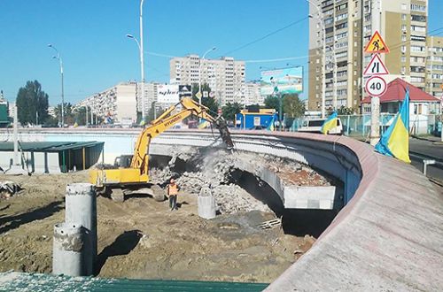 На станции метро «Героев Днепра» уже трескаются стены. ФОТО