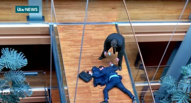 Депутат Европейского парламента выпал из окна после пощечины