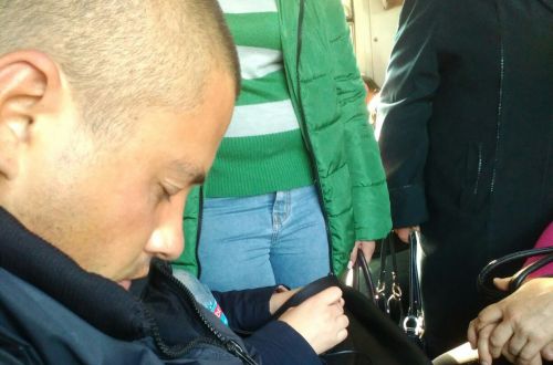 На маршруті електрички «Київ — Ніжин» орудує «спідничний збоченець»