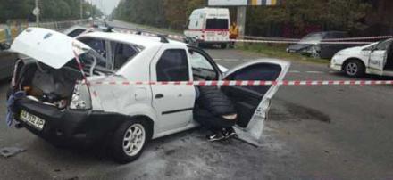 ДТП в Киеве: от удара авто перевернулось и загорелось