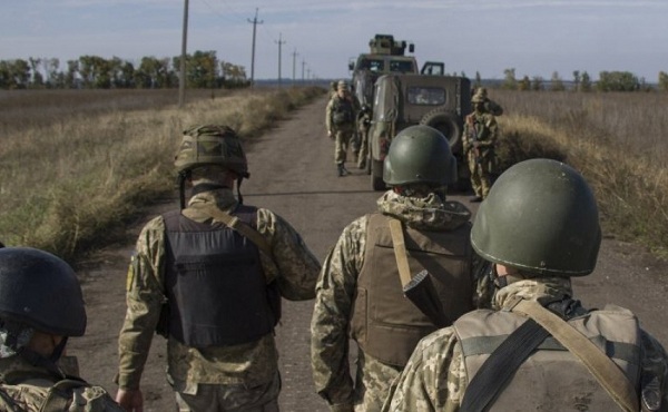 Розведення сил на Донбасі викликало суперечки та підозри у військових