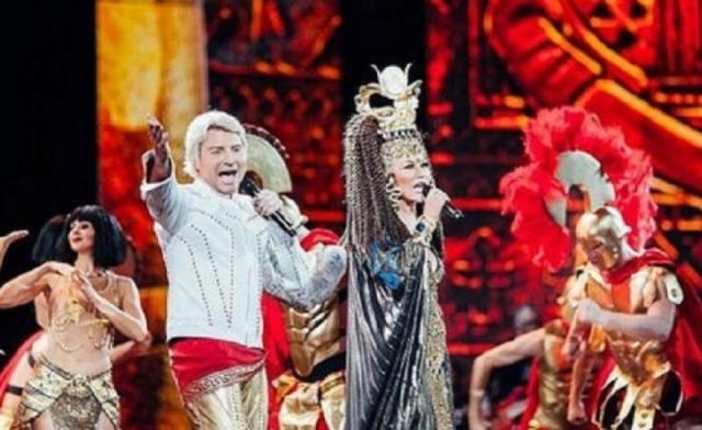 Повалий вышла на сцену Кремля в образе Клеопатры