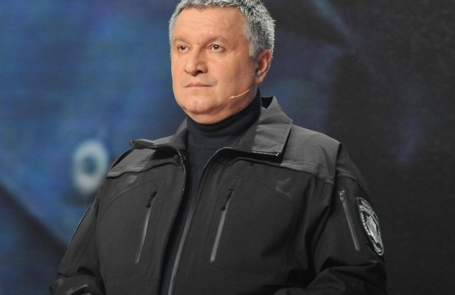 "Не смійте вказувати нам віддавати території України": Аваков різко відповів Олланду