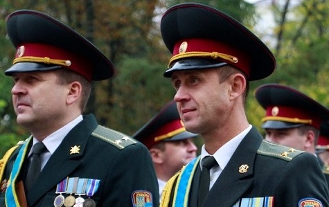 В Днепре проходит первый марш ко Дню защитника Украины