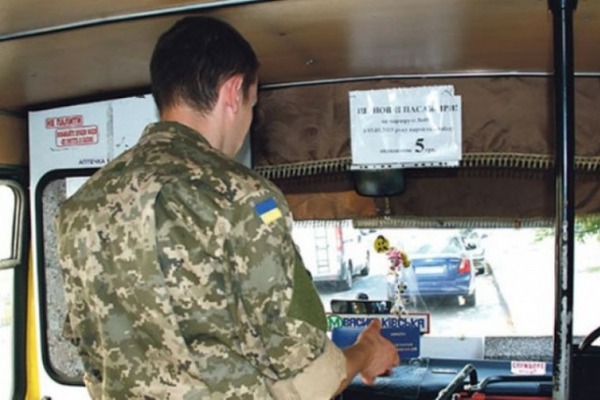 "Я тебе туди не посилав", – у Черкасах водій маршрутки відмовився безкоштовно везти атовця