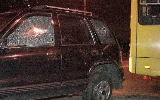 ДТП в Киеве: Пьяный на KIA врезался в маршрутку и перевернулся