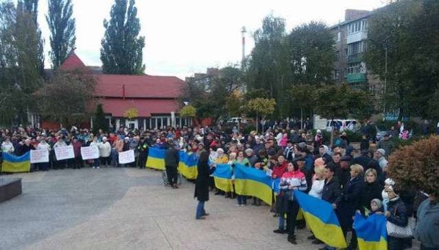 В Буче горожане собрались на вече из-за отстранения секретаря горсовета