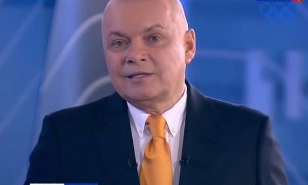 Скандальный пропагандист Путина Дмитрий Киселев прервал эфир на "Россия 1", чтобы, заикаясь, подтвердить гибель Моторолы