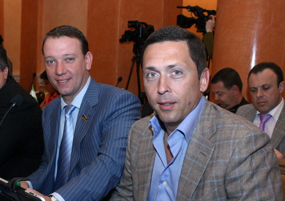 Вячеслав и Юрий Крук зарабатывают на схемах Мининфраструктуры