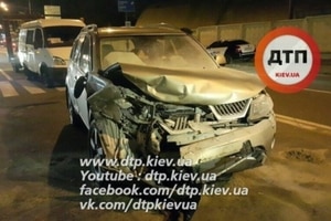 Поломаны ребра и пальцы: пьяный водитель устроил ДТП в Киеве