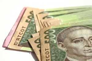 В Минфине объяснили, откуда взялись огромные зарплаты для чиновников