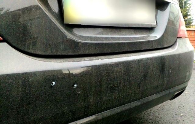 Під Мукачевом обстріляли Mercedes місцевого авторитета. Усі подробиці