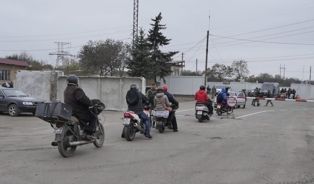 Український журналіст показав новий спосіб контрабанди в АТО