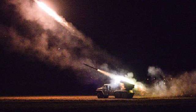 Под Троицким боевики накрыли украинских бойцов «Градами» (ВИДЕО)