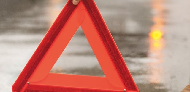 У Хмельницькій обл. мікроавтобус врізався в трактор, є загиблий