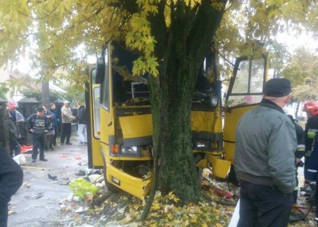 Внаслідок ДТП у Львові постраждали 19 осіб