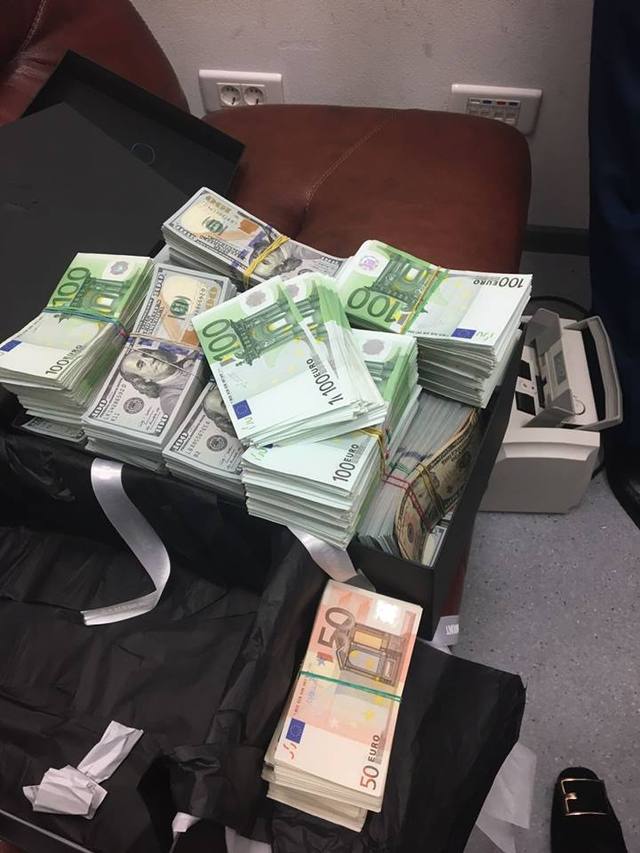 В МИЛАН В КОРОБКАХ ДЛЯ ОБУВИ ОТПРАВИЛИ ОДИН МИЛЛИОН ДОЛЛАРОВ