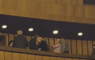 Актриса з Дніпра заступилася за "антимайданівку", яка вдарила бійця АТО молотком