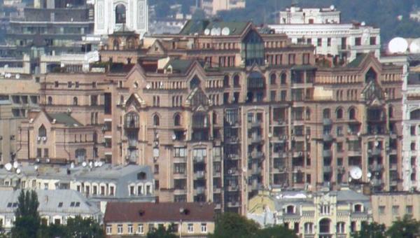 Стало известно, кто "водится" в доме, который построил Ахметов