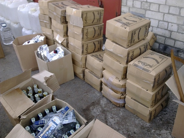 На СТО в Прилуках працював цех з виготовлення фальсифікованого алкоголю