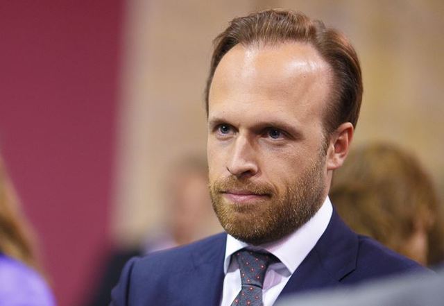 Главный по судам на Банковой задекларировал коллекцию вин и $2 млн. наличными