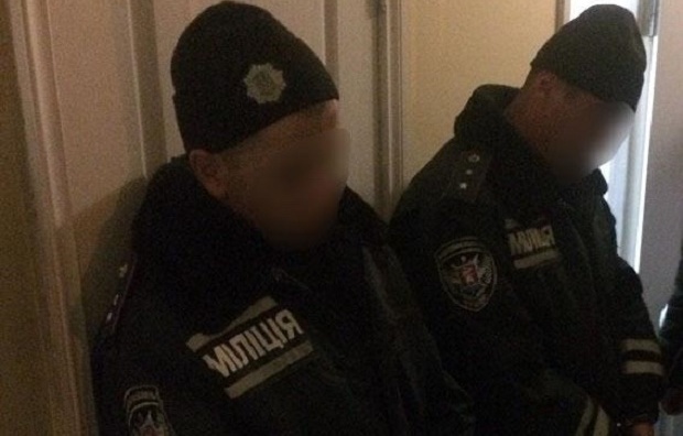У Запоріжжі затримано поліцейських, які грабували пенсіонерів