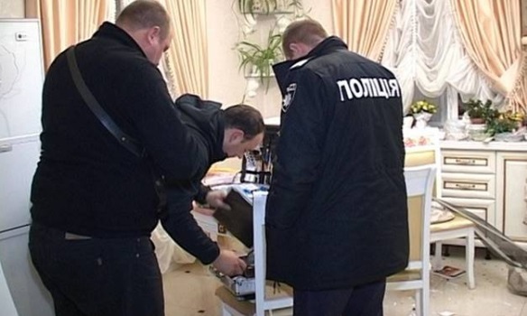 В Киеве вооруженные мужчины в балаклавах ограбили дом