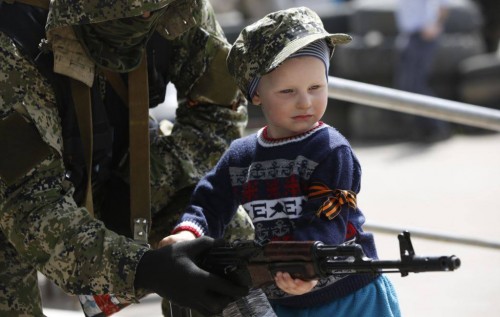Пропагандисты на Донбассе прививают детям образ врага, чтобы война продолжалась вечно