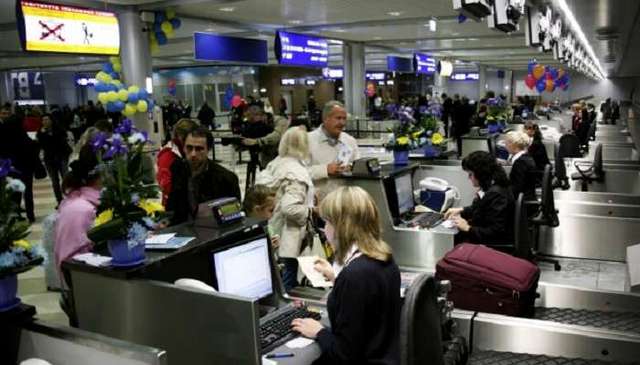 Украинцев массово снимают с авиарейсов в Европу
