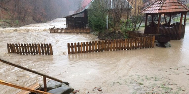 Закарпатью угрожает сильнейший паводок (ВИДЕО)