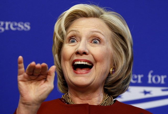 Клинтон досрочно лидирует в трех ключевых штатах