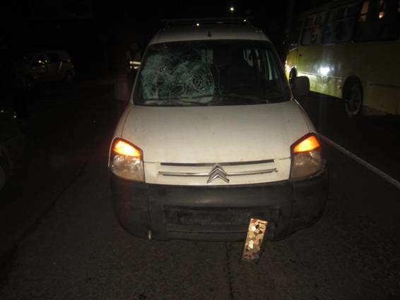 Под Киевом водитель,сбивший девушку на переходе,сам тут же попал под авто