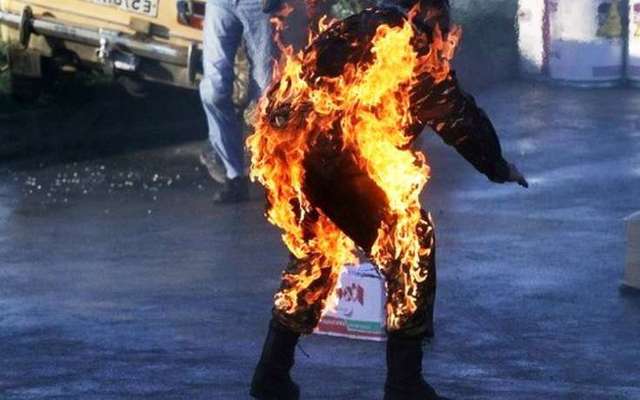 В центре Киева мужчина пытался провести акт самосожжения, – СМИ