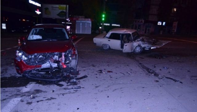 В Сети появилось видео серьезного ДТП в Киеве