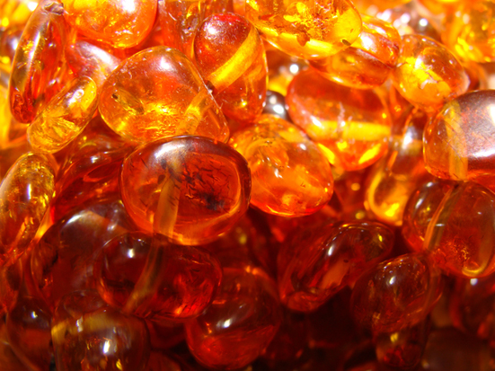 В Ровно неизвестные на Audi забыли на дороге мешок с янтарем