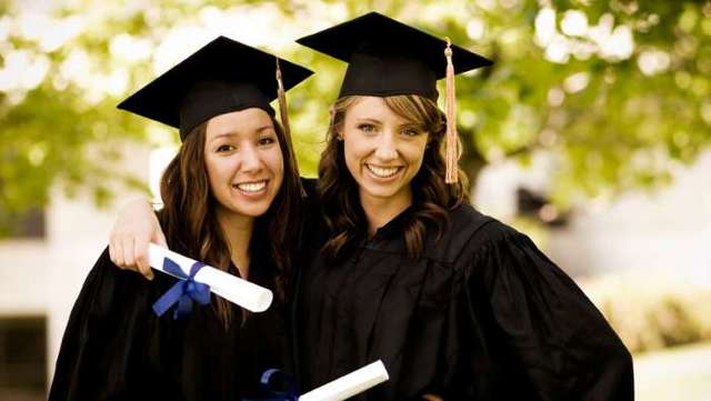 Порошенко подписал закон о трудоустройстве выпускников вузов