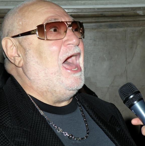 Київська влада відбирає у регіонала-"баяніста" Табачника пляж на березі Дніпра (відео)