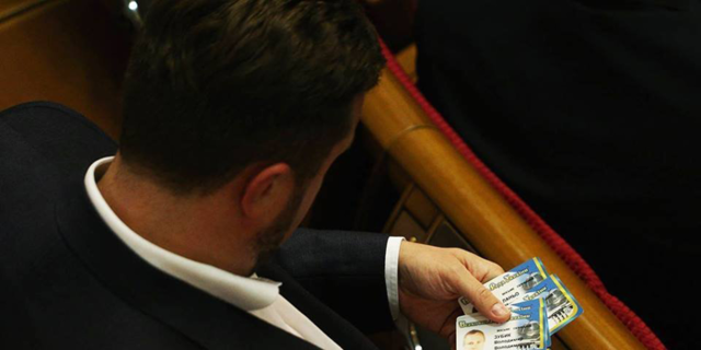 В Раде появился новый рекордсмен из кнопкодавства (ВИДЕО)