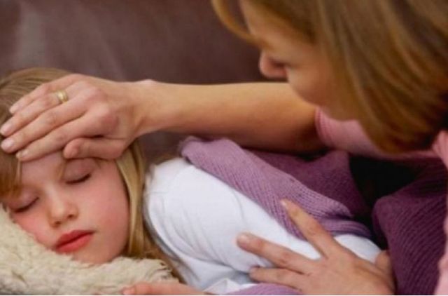 Неизвестная болезнь уложила на больничные койки до сотни школьников