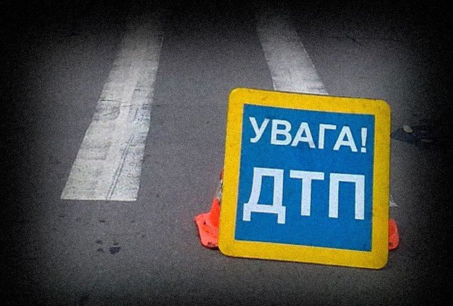 В Днепропетровской области Lexus протаранил автобус: 10 человек пострадали