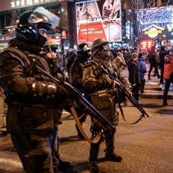 Полиция обещает привлечь к ответственности причастных к погрому "Сбербанка"