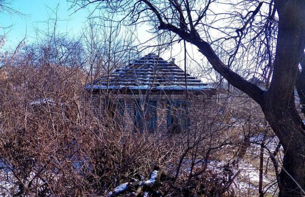 Блогери сфотографували батьківський будинок Януковича в Єнакієвому