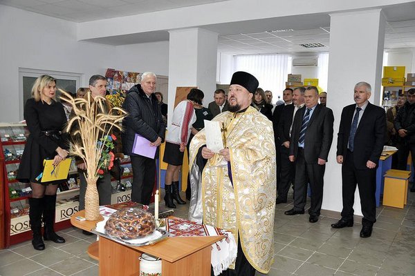 У відділенні "Укрпошти" на Тернопільщині, всупереч закону, відкрився магазин "Roshen"