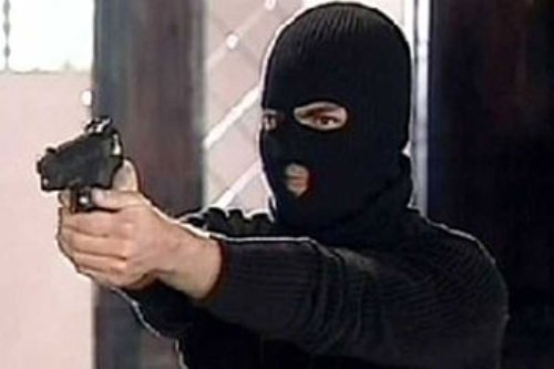 В Киеве вооруженный бандит напал на кредитное кафе