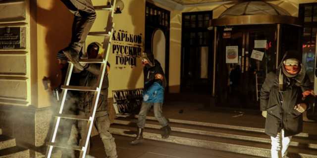 В Москве радикалы атаковали Национальный культурный центр Украины