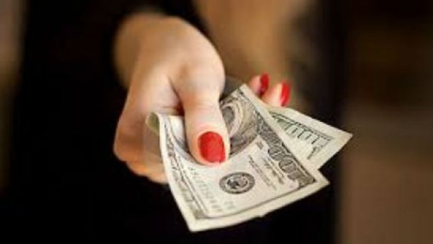 В Киеве борец с нелегальной миграцией требовал взятку от иностранца