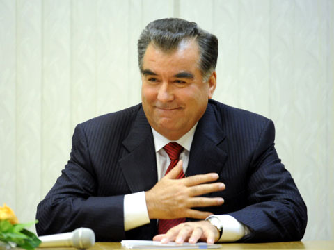 Президент Таджикистана признал себя Основателем мира