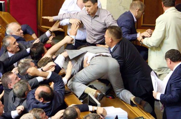 Украинским политикам больше нечего предложить своему народу