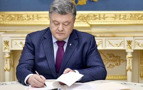 Порошенко нагородив 56 військових АТО, 39 – посмертно