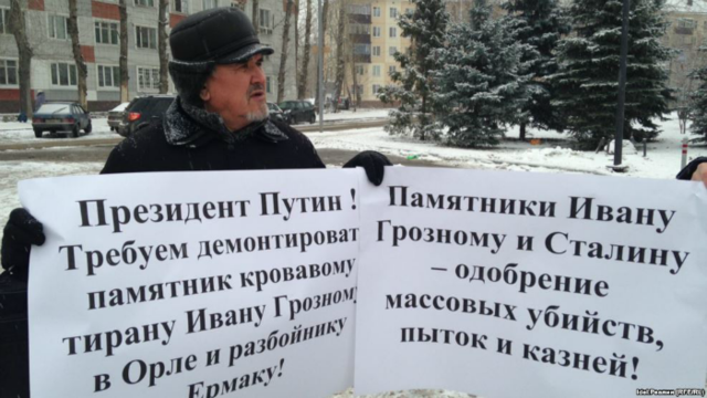В российском городе протестовали против установления памятника Сталину
